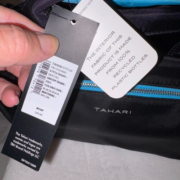 TAHARI Black and Blue Nylon Bag crossbody Shoulder Day Pack Cooler NWT - Picture 4 of 10